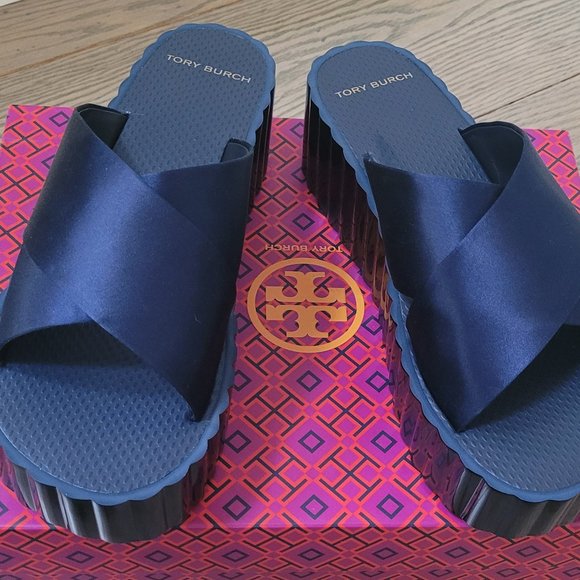 NIB! Tory Burch Scallop Wedge Flip Flop Satin size 10 Perfect Navy NWT - Picture 4 of 11